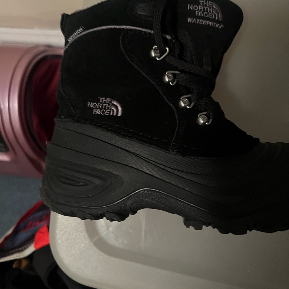 EUC!! The North Face BlackInsulated Boots